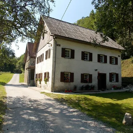 Country house Pocitniska Hisa Obrekar *